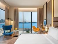 Postel nebo postele na pokoji v ubytování voco Dubai The Palm by IHG