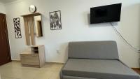 TV a/nebo společenská místnost v ubytování SUMMER BREEZE 506 Private Studio SUNNY BEACH