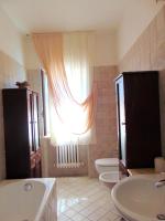 A bathroom at N019 - Numana, prestigioso quadrilocale vista mare