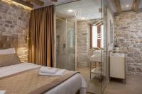 Posteľ alebo postele v izbe v ubytovaní Le Premier Luxury Rooms