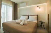 Posteľ alebo postele v izbe v ubytovaní Celine Luxury Apartments & Suites