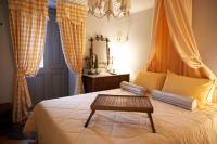 Posteľ alebo postele v izbe v ubytovaní Dandy Villas Dimitsana - a family ideal charming home in a quaint historic neighborhood - 2 fireplaces for romantic nights
