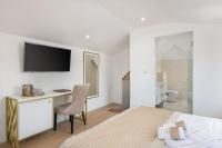 Posteľ alebo postele v izbe v ubytovaní Le Premier Luxury Rooms