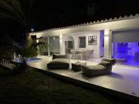 Posezení v ubytování Sun Club P65 Premium Bungalow