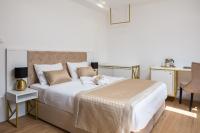 Posteľ alebo postele v izbe v ubytovaní Le Premier Luxury Rooms
