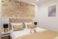 Posteľ alebo postele v izbe v ubytovaní Le Premier Luxury Rooms