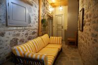 Posedenie v ubytovaní Dandy Villas Dimitsana - a family ideal charming home in a quaint historic neighborhood - 2 fireplaces for romantic nights