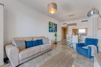 Posedenie v ubytovaní Modern apartment with large terrasse, bbq, fast wifi, 2 pools