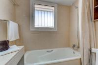 Kúpeľňa v ubytovaní Modern apartment with large terrasse, bbq, fast wifi, 2 pools