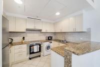 Kuchyň nebo kuchyňský kout v ubytování Al Murjan, Marina - Trendy One Bedroom