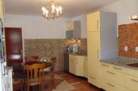 Kuchyňa alebo kuchynka v ubytovaní Holiday home in Sukosan - Zadar Riviera 43388