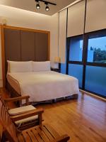 a bedroom with a large bed and a large window at Fu Wan Cafe Villa in Donggang