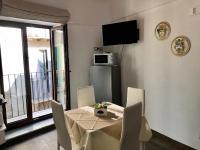 A kitchen or kitchenette at Marechiaro House