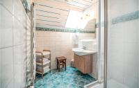 Un ba&ntilde;o de Awesome Apartment In Grbming With Sauna