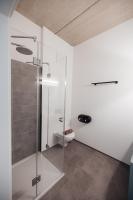 A bathroom at City Rooms Amstetten