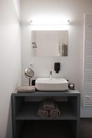 A bathroom at City Rooms Amstetten