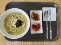 ポハンにあるRenaissance Hotel Pohangの黒皿