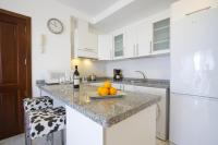 A kitchen or kitchenette at Harbour Lights