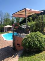 The swimming pool at or close to B&B Castelvecchio