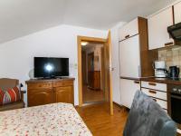 Kuchnia lub aneks kuchenny w obiekcie Apartment Sonnenheim-2 by Interhome