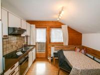 Kuchnia lub aneks kuchenny w obiekcie Apartment Sonnenheim-2 by Interhome
