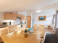 Kuchnia lub aneks kuchenny w obiekcie Apartment Alpenchalets-3 by Interhome