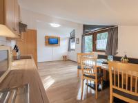 Kuchnia lub aneks kuchenny w obiekcie Apartment Alpenchalets-3 by Interhome