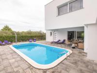 Bazén v ubytování Holiday Home Villa Loreta by Interhome nebo v jeho okolí