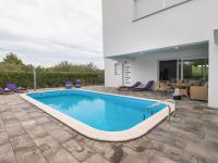 Bazén v ubytování Holiday Home Villa Loreta by Interhome nebo v jeho okolí