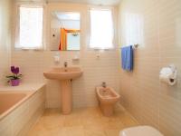 Kúpeľňa v ubytovaní Apartment Casita Blanca by Interhome
