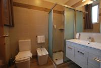A bathroom at Hotel Lenotel