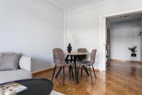 Posedenie v ubytovaní Enjoyable 2BR Apartment in Marousi by UPSTREET