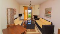 Telewizja i/lub zestaw kina domowego w obiekcie Ξενώνας Μενελαΐς - Menelais Apartments