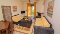 Telewizja i/lub zestaw kina domowego w obiekcie Ξενώνας Μενελαΐς - Menelais Apartments