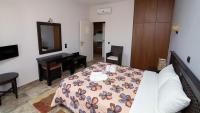 Łóżko lub łóżka w pokoju w obiekcie Ξενώνας Μενελαΐς - Menelais Apartments