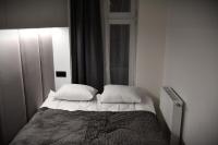 Postel nebo postele na pokoji v ubytování M-Keys Apartments Kraków Old Town Kazimierz
