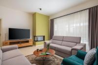 TV a/nebo společenská místnost v ubytování Villa Estelle by ILC (Istria Luxury Collection)
