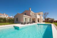 Der Swimmingpool an oder in der Nähe von Villa Grace by ILC (Istria Luxury Collection)