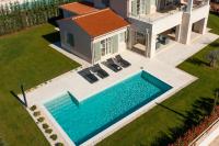 Der Swimmingpool an oder in der Nähe von Villa Grace by ILC (Istria Luxury Collection)