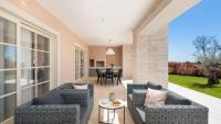 Ein Sitzbereich in der Unterkunft Villa Grace by ILC (Istria Luxury Collection)