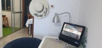 TV a/nebo společenská místnost v ubytování Burero Beach Stay - Comfy - Near airport & Beaches