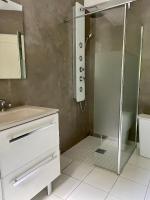 a bathroom with a shower and a sink at L&#39;écureuil de la Baie - maison en Baie de Somme in Mons-Boubert