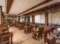 En restaurant eller et andet spisested på WILD AVENUE RESORT & SPA