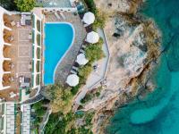 Bazén v ubytování Erofili Beach Hotel nebo v jeho okolí