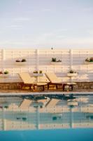 Bazén v ubytování Erofili Beach Hotel nebo v jeho okolí