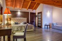 Postel nebo postele na pokoji v ubytování Palazetto Suites Zakynthos - Adults Only