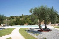 A garden outside Dimora Maria Charming Home