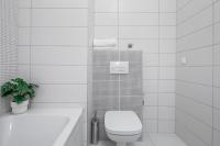 Kúpeľňa v ubytovaní Brand New Modern Apartment-2 rooms-balcony-garage