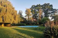 Ogród w obiekcie La villa du lac à Mesnil Saint Père