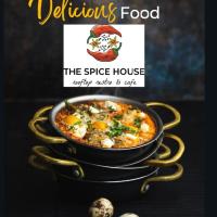 una ciotola di cibo seduta sopra un tavolo di Hotel Centre Park Bhopal a Bhopal